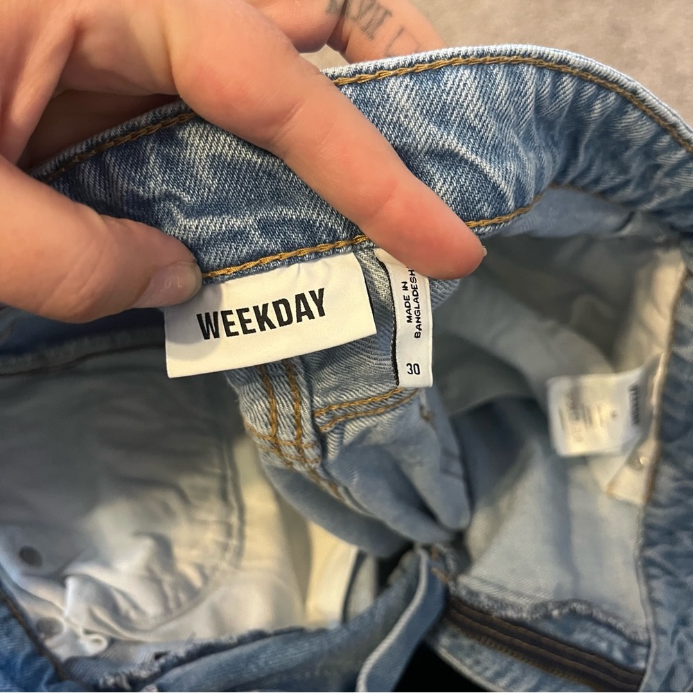 Weekday Avery Jeans in Pool Blue - Picture 4 of 6